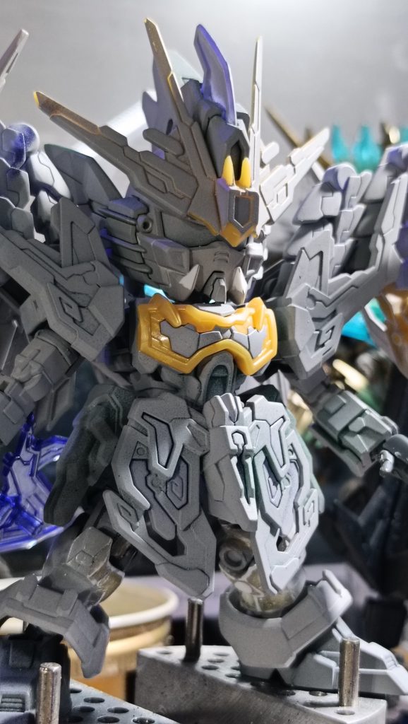 モールドを丁寧にスジ彫りし直したのにアクリジョンの塗膜が厚すぎて埋まってしまいました。