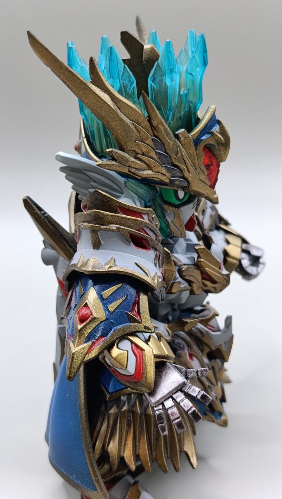 ラッカーのスーパーリッチゴールドを吹いたあと、水性ホビーカラーカラーをマジックリンで拭き取りで塗り分けしました。