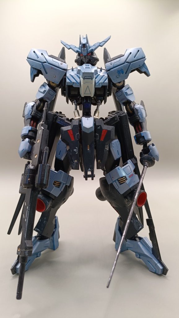 作ったのは大分前なので、今見ると色々気になる。キットは今のHGより作りやすいシンプルなる構造でしたね。