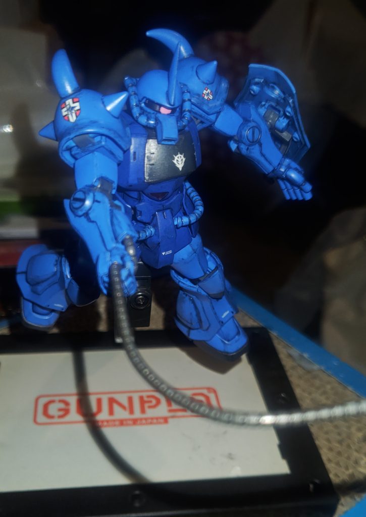 ヒートロッドで、攻撃をするグフ!ところで、ヒートロッドって、どうやって収納してるんですかね?😓