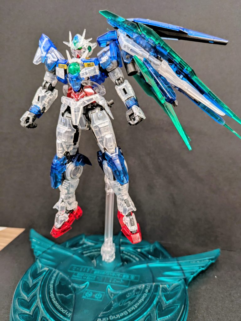 クアンタムバースト タイプレギュラー足の関節部を一部可動式にし、ソードビットも展開するようにしました。他はパーツの破損など考え、やってません。これだけでも満足の出来です。