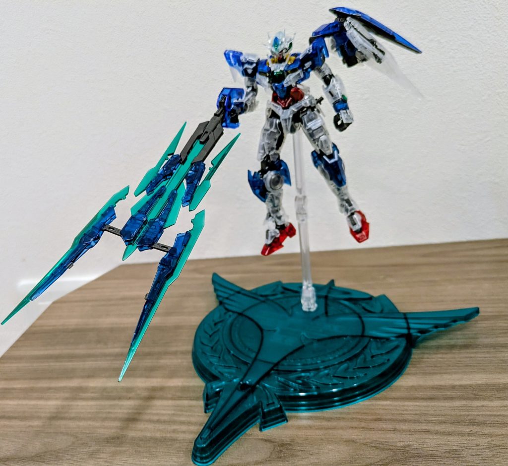 GNバスターライフル台座は安く手に入れた1/100のダブルオーライザーのアクションベースを使用してます。