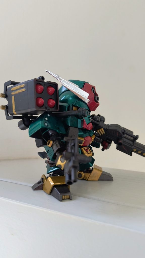 全塗装って敷居高いなとガンダムマーカーばっかり使ってたんですが、ある程度組んじゃってから一気に筆で塗るというのもいいものですね。