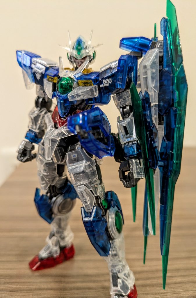 クリアパーツは何もせず内部フレームのみシルバー塗装したのみです。シルバーによって、クリアパーツがより鮮明に色を発色してくれています。