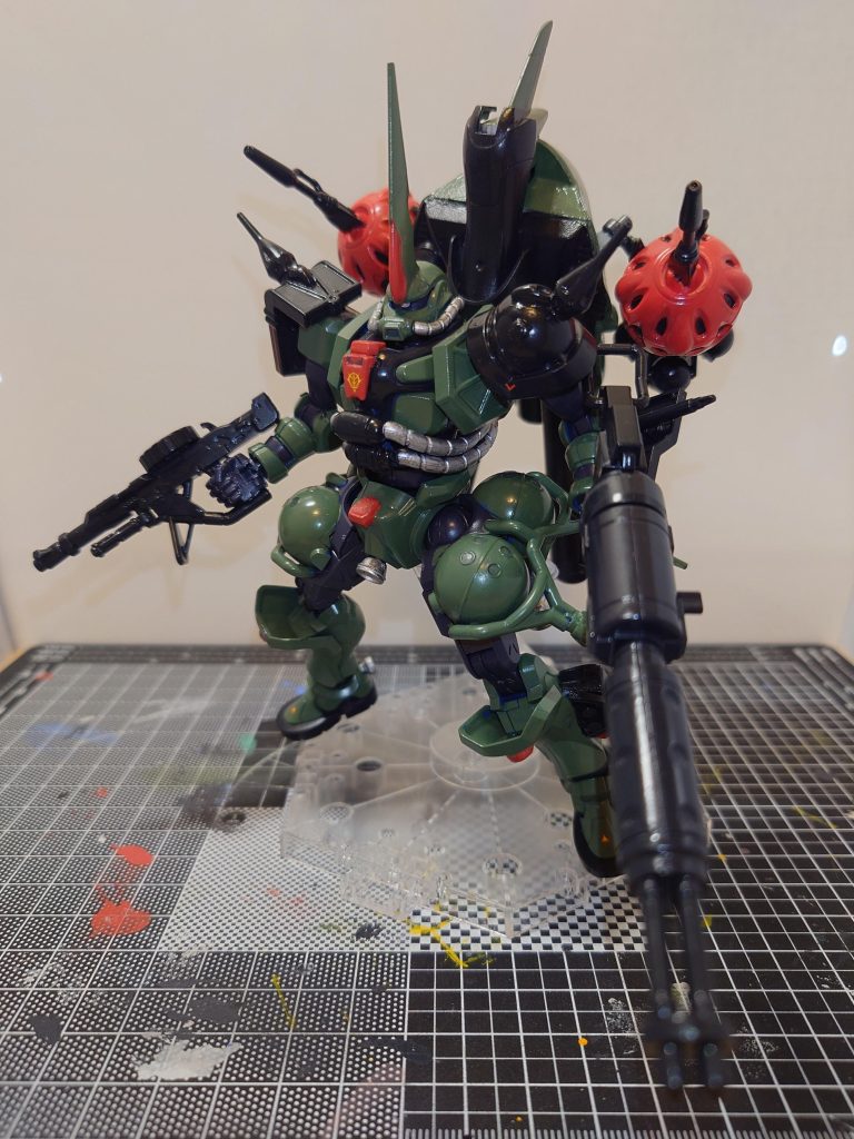 ガトリングガンも持たせてみましたビット・マシンガン・ガトリングガン・脚部ミサイルポッドで多角的に攻めるイメージです