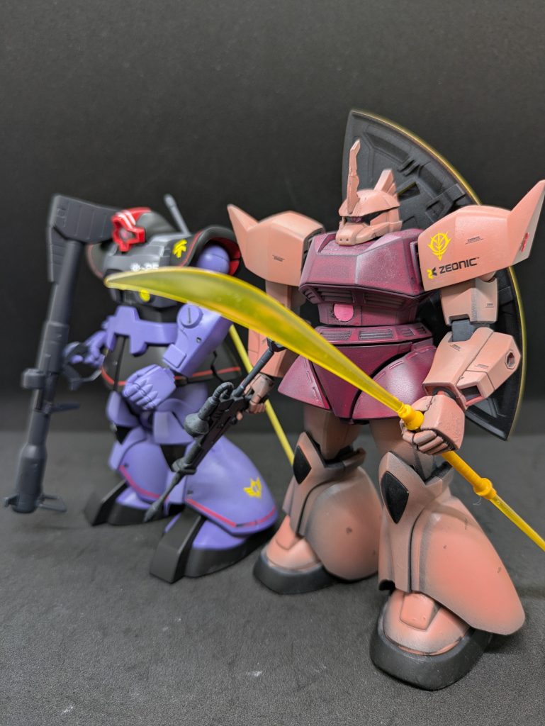 ドム(225)の組み合わせも脅威です。ドムのホバー走行は鬱陶しく、ドムに気をとられると、シャゲに狙い撃ちされるという、これまた脅威でした。このギャン、シャアズゴ、ドムが御三家と呼ばれ、シャゲのパートナーを務めていました。