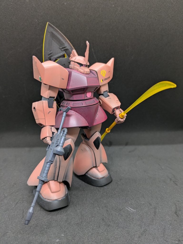 1周年といっても何も用意していないので、また思い出話でも(笑)時は2001年、ゲームセンターでの格闘ゲームの人気も陰りを見せ始めていた頃、ゲーセンを活気づけるゲームが登場しました。その名は「連邦VSジオン」。略して「連ジ」。懐かしいなーと思う方もいるのではないでしょうか?一緒に過去に作って紹介していないMSもアップさせてください。例によって無改造ですが・・・。シャアゲルのアンテナはプラ板で自作したもにしています。リゲルグの真似をしました。