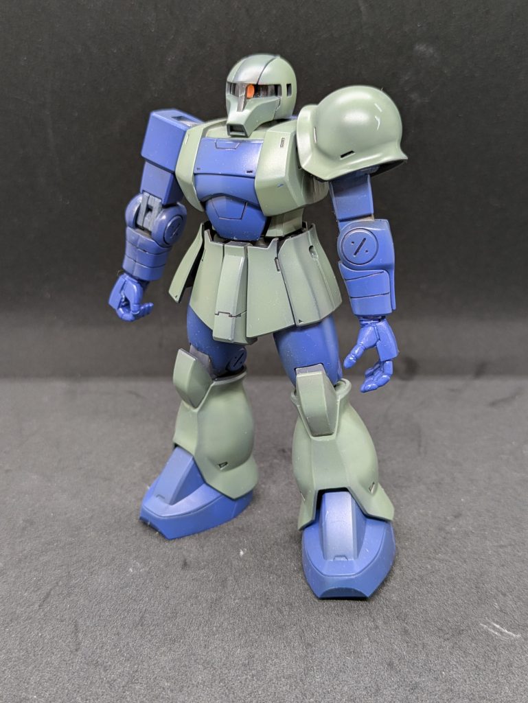 旧ザク。コストは150で最も安価。 マシンガンとバズーカを選べますが、格闘のモーションが格闘家の動きなので地味に人気がある機体です。