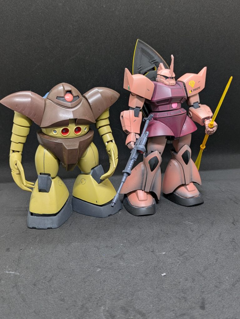 ゴック(200)は鈍重と見せかけ、耐久力と空中ホバーの威力を活かした空中からの格闘コンボが脅威でした。このゲームはファースト直撃世代はもちろん色んな年代層に響いたのか、プレイヤーの年齢層も様々でした。私は社会人歴数年目のペーペーでしたが、後に大学教授になる方や学生、会社経営者等、異業種や同業種の方と交流できるツールでもありました。私はイケメン会社後輩とプレイすることが多かったのですが、周りの人からはホストだと思われていたようです(笑)