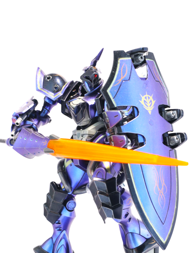 ハイドポンプ内蔵のシールドを構えて。今回1番苦労したシールドです。ギャンシールドを参考に作成しました。