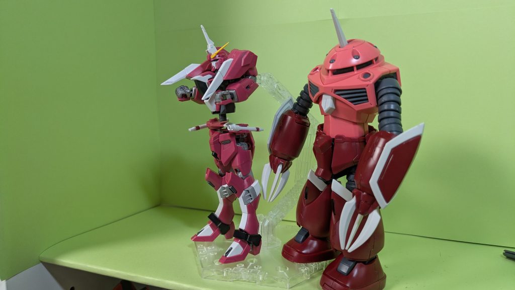 うん、肩のアーマーを折りたためばギリいける!