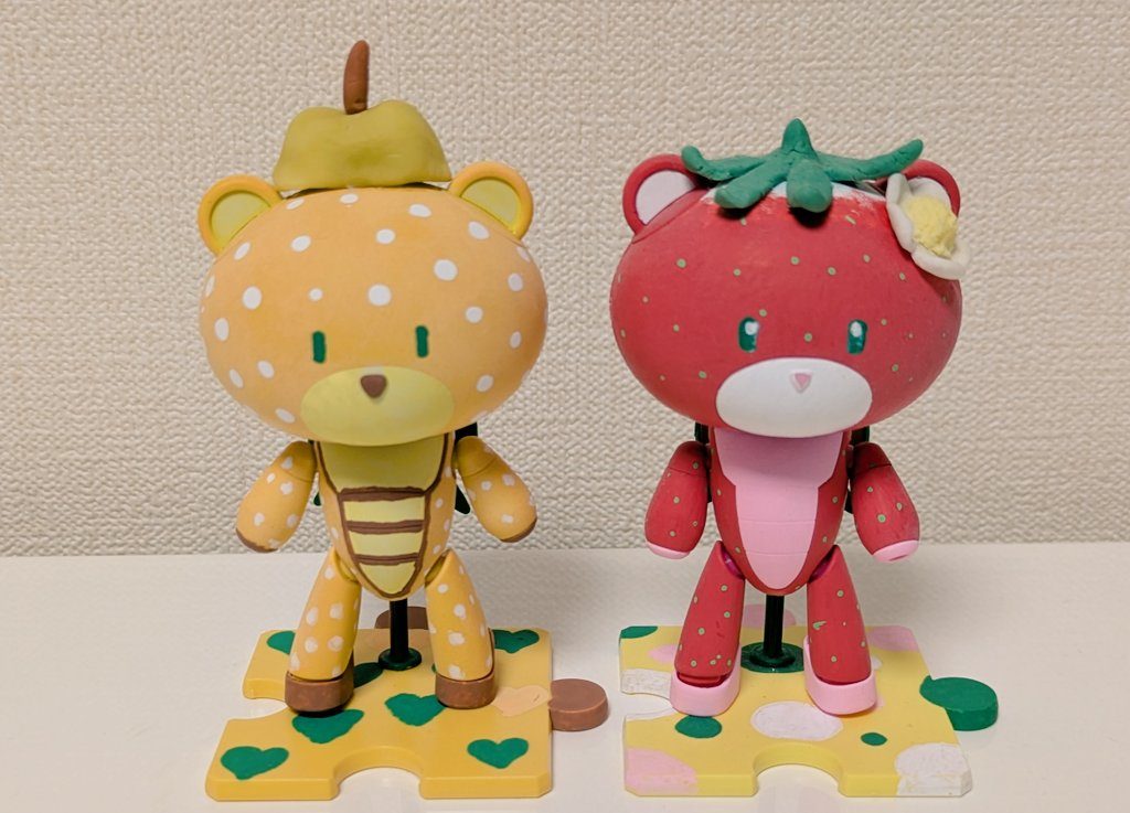 フルーツシリーズ前作のいちごと一緒に。小1長女に言わせれば今回の梨は男の子らしいですが、たしかに目のハイライトの有無で印象違いますね。