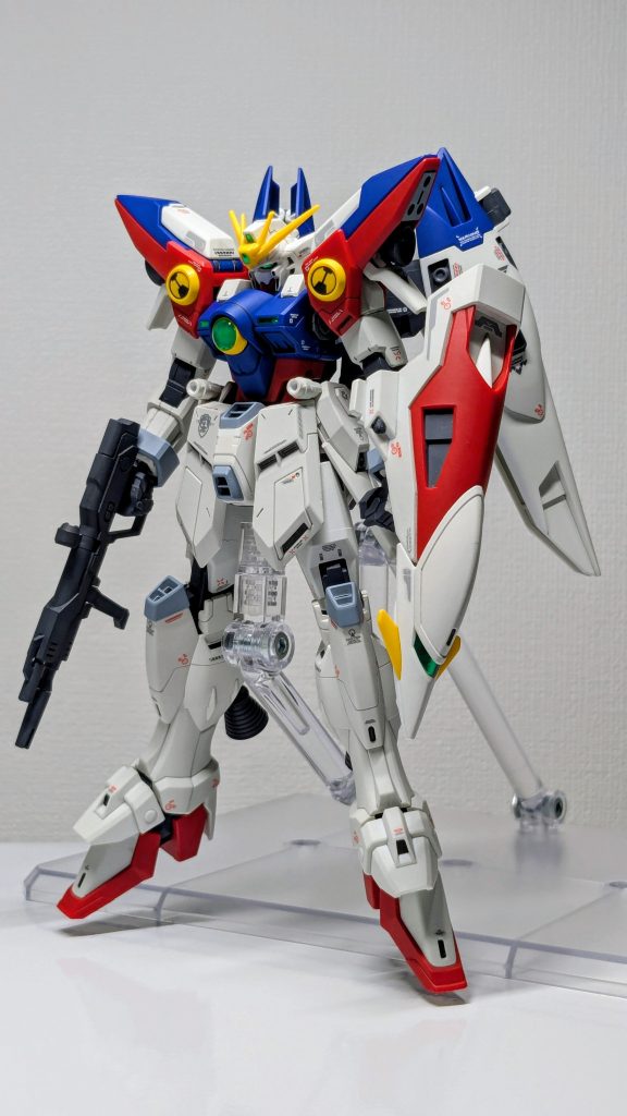 16m級の機体ですが、18m級にしたくてミキシング。どうも腕が短く見えてしまうんですよね…😅膝関節から上と足部はインパルス。膝関節が伸びて身長上がってます。腕部は手首がマッシブで形もいいAGE2マグナム。腰に1mmプラ板挟んでお手軽延長。膝関節が伸びた分、横はエアリアルのハンドパーツで隠して、膝アーマーは上に3mm延長、フロントスカートをHiニューのものにしてバランスとりました。相対的にウイングバインダーが小さく見えるようになりましたが、このくらいのほうが好みです😊