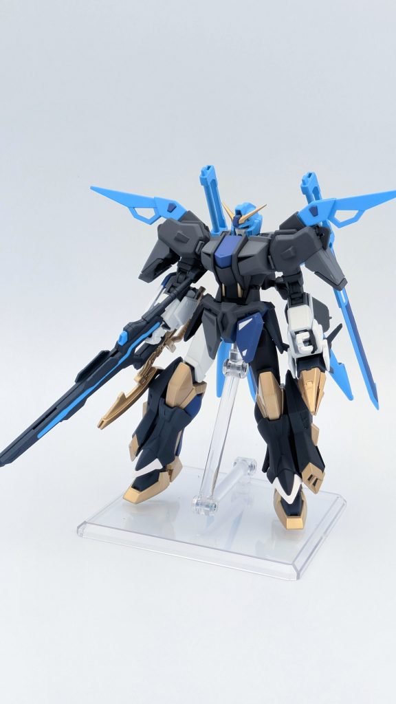 正面から。すいちゃんイメージにしてはゴツすぎるので、上半身のアサルトシュラウドを外した写真多めにしています。