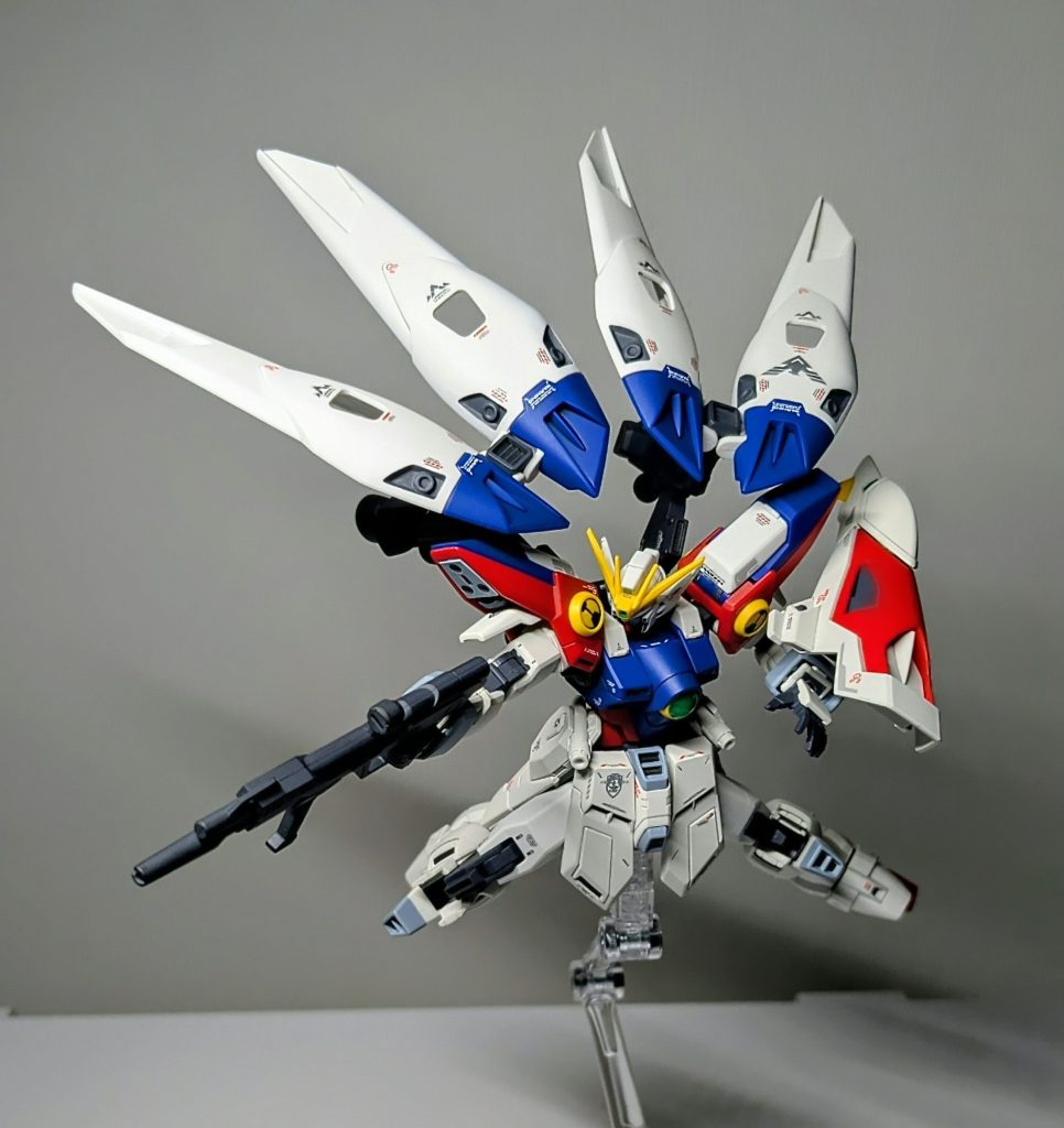 ふとももから膝までが長くなったので、膝を曲げたときのバランスがシード系や、メタルビルドみたいになってキマるようになりました✨ウイングバインダー開閉軸部など、プラモ感が出る所は市販パーツぺたぺた。