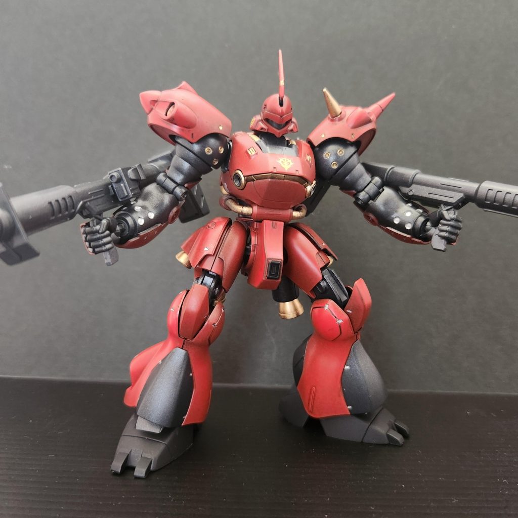 黒のサーフェーサーからMSレッドをスプレーしました。鋳造っぽい具合が写真ではわかりづらいのが悔しいです。