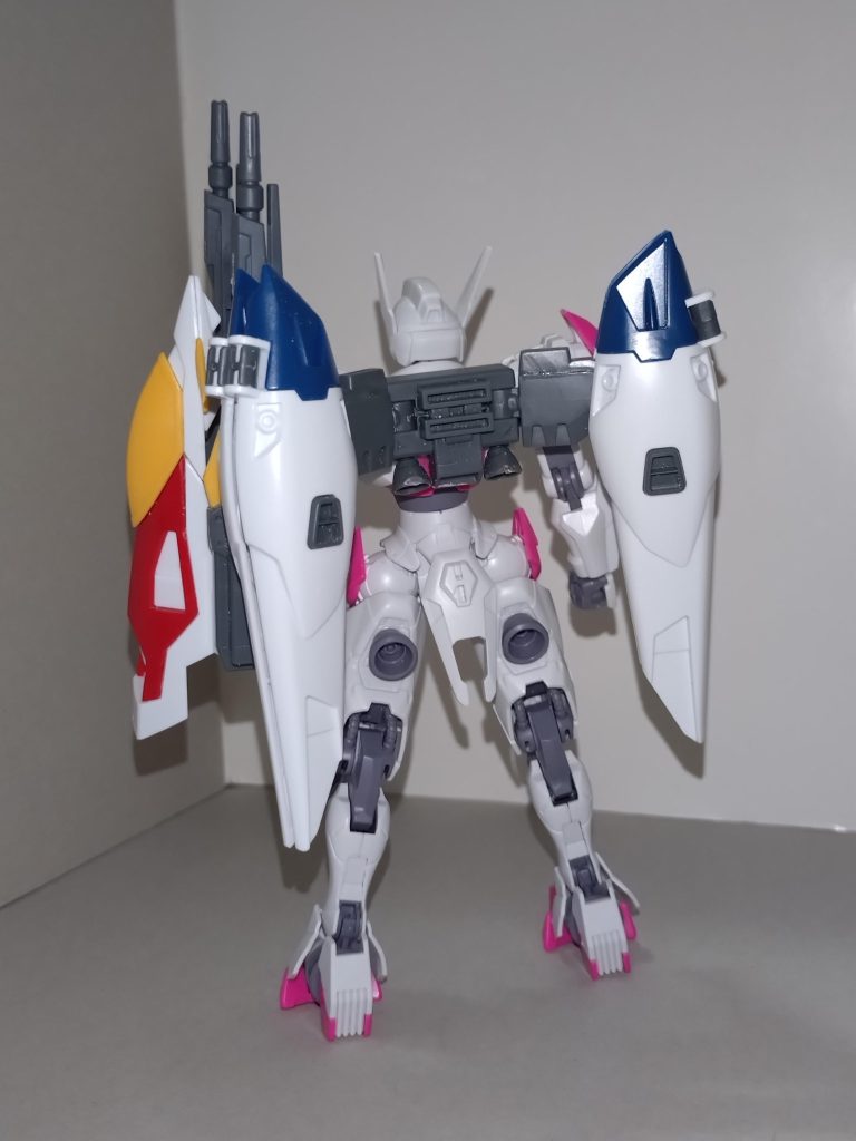 ウイングシールドを左下腕にマウントし、ツインバスターライフルを装備したZ(ゼロ)モードウイングシールドを背部にマウントし、フォトンガンを装備したA(アドバンス)モードこれら2つのモードがあり、作戦に応じて切り替える。