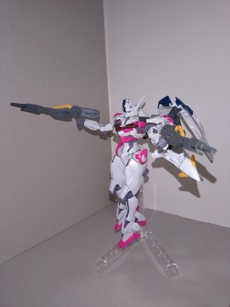 モカ「お次はー、毎度おなじみのウイングゼロに肖ったZモードでーす」ツインバスターライフルを主武装とし、他にウイングシールド内のウイングバルカンおよびラム(衝角)、ビームサーベル、頭部バルカンを使用。