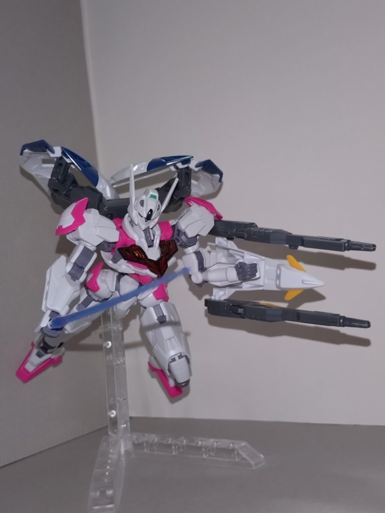 モカ「これならー、斬る最中にツインバスターライフルで撃つ、なんてこともできますよー」