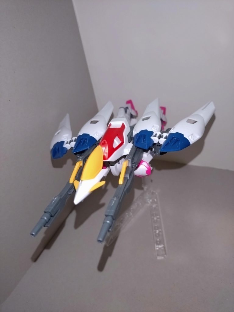 ほぼウイングゼロと変わらない、Zモードにおけるバード形態。