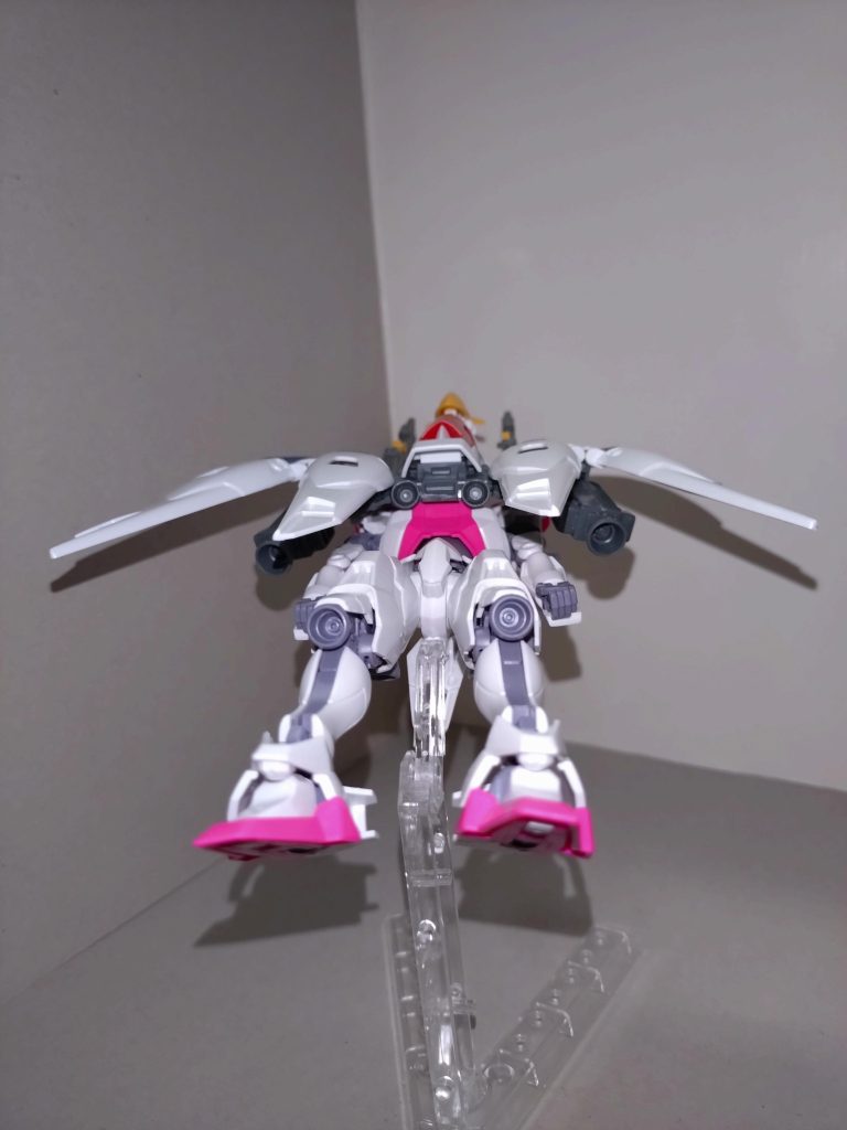 昨年末に制作したルブリスに、ウイングゼロのバックパック、ツインバスターライフル、ウイングシールドを取り付けるだけの「同ネタ多数」と思われるお手軽改造ですが、ウイングシールドのルブリスに対する接続は、30MMのジョイントを使いました。フォトンガンはMSGエクシードバインダー1より。