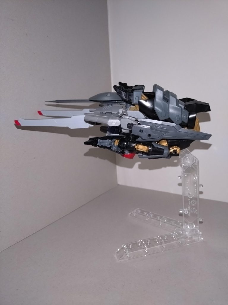 そよ「元になったブラックナイトスコードシヴァも、バックパックを変えるだけで、ご覧の通りの可変機になります」