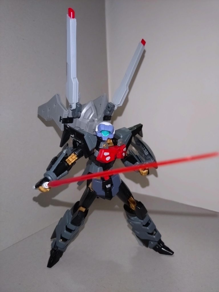 ビームサーベルリアアーマー裏側に2本を装備。通常は1本のみ使用する。