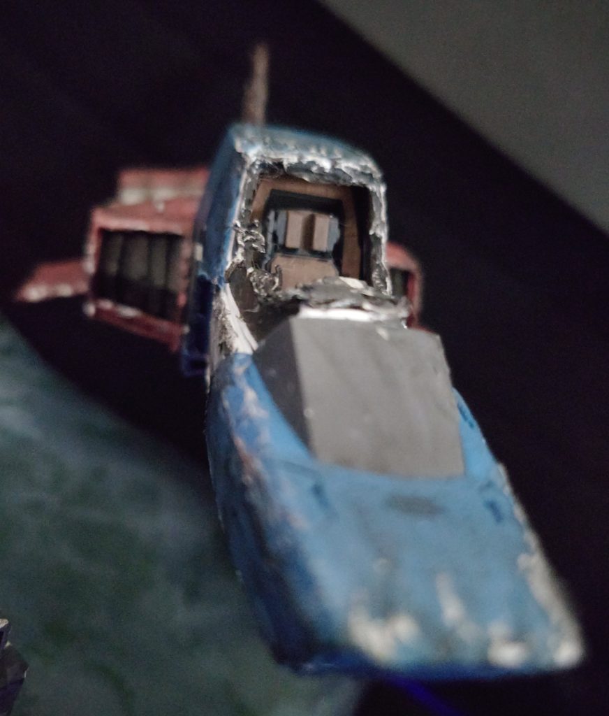 大胆にダメージ加工をしましたが、やはりコア・ファイターだけは勇気がいりました…