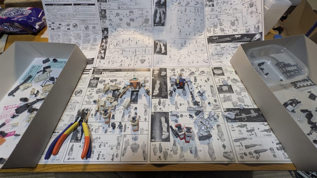 陸戦型ガンダムとジムの同時制作👍🏽