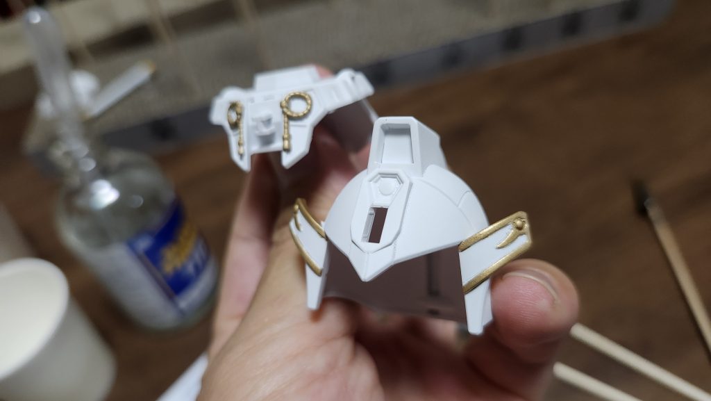 吹き替えしの縁取りと腰紐?は筆塗りしました。指が震えますね。何度試してもハンドピースで塗った金色に比べて鈍い色味になってしまうのはなぜでしょう?教えて先輩方!