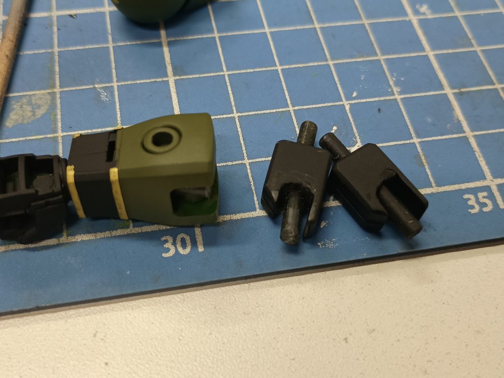 合わせ目消し&後ハメ若干腕が長くなったのは御愛嬌(zaku-kao7)袖は結局一周させました