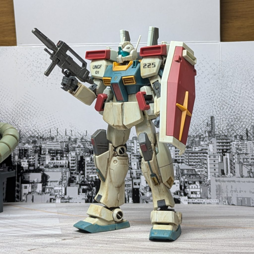 総生産数は生産中に国連軍の本命とも言えるジェガン開発の目処が立ち、その中継ぎとされた事から約800機とジムシリーズの中では少なかったものの、開発時の最新鋭機たちのデータを反映させた事で運動性、機動性共にジムⅡとは比べ物にならない程の高性能機として完成した。更に武装もジムⅡで現場から対MA戦での火力不足を指摘された事からオプションとして両肩に4連装ミサイルポッド、腰部に対MA大型ミサイルを装備可能となっており、これによりジェガン配備後もジェガンの火力支援機として各隊にて運用された。また、第二次ネオ・ジオン抗争後に宇宙での主力機がジェガンへと切り替わった事で宇宙軍で余剰となった機体が地上軍へ移管され、地上軍ではジムIIと併用する形で運用された。後にジェガンが地上軍に配備された後も引き続き運用された。なお、地上軍の仮想敵がジオン残党軍または現地武装勢力だったため火力支援用オプション装備は外されている事が多い。