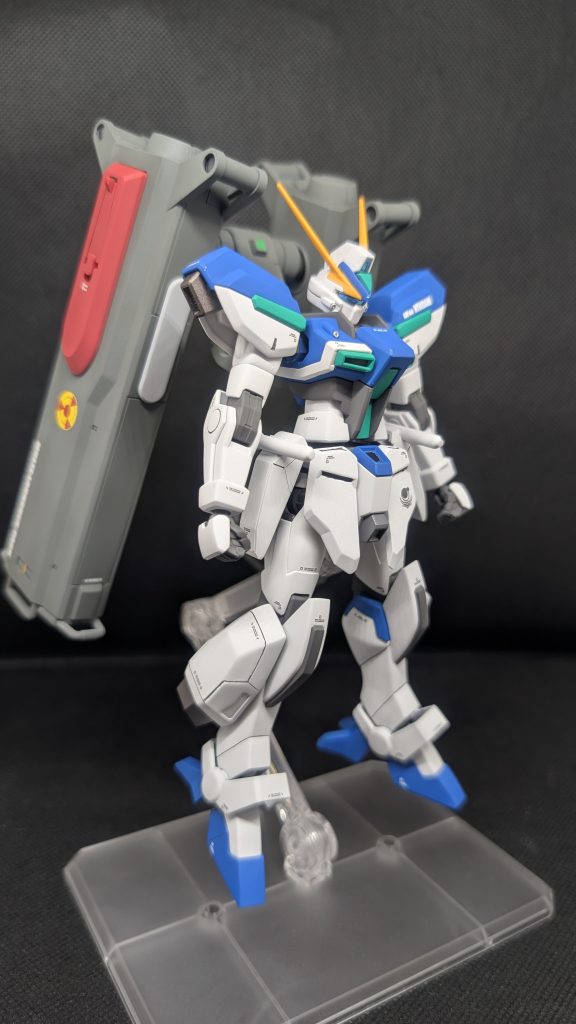 水性ホビーカラーでのエアブラシ塗装です。合わせ目消しと一部彫り直ししたくらいです。スネのスラスター結構ほったんだけどあまり差がわからず…