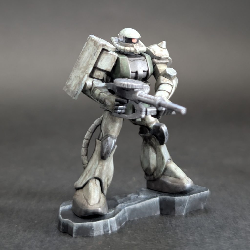 ザク水性ホビーカラーで清水圭先生式の筆塗り小さくなったけど、前回のHGのおさらいモノアイの装甲を紛失…