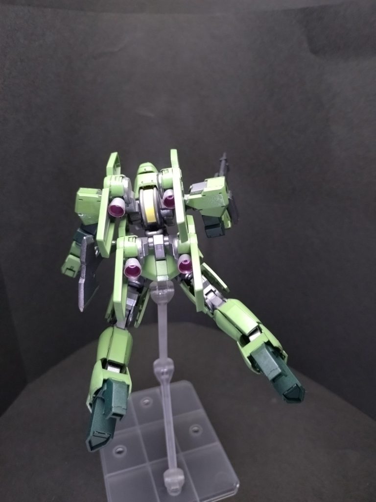 バックショットこんだけスラスターあればスピード出るし、敏捷性もスゴそうですね 