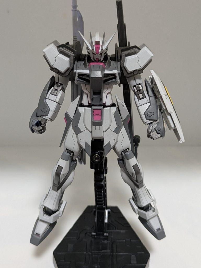 後はデスティニーのバックパック付けて塗って完成です。デスティニーの羽の主張が強すぎてアレ付けたらなんでもデスティニーに見えるので羽は付けてません(zaku-kao10)