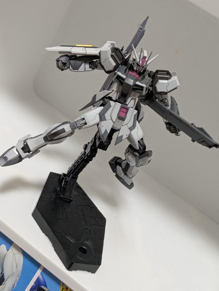 個人的に主人公カラーも好きなのですが初めてのミキシングだったので、目立たないけど戦場でぼちぼち活躍してる小隊長くらいのイメージで塗装してみました。