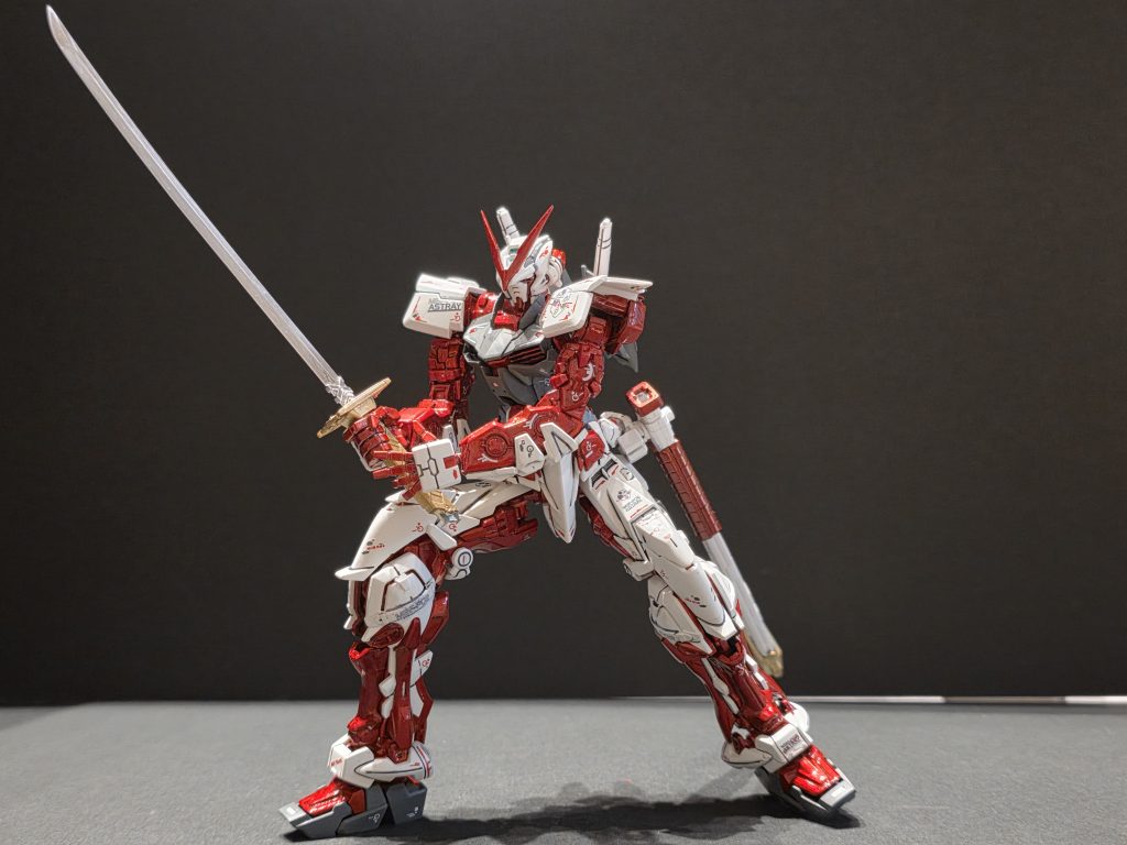 さらに、パーツ紛失。ガーベラ・ストレートの柄の先端（柄頭というらしい）と顔面マスク部分。部品通販でこの部分だけ注文できたので、破損したアドヴァンスドMSジョイントのＢパーツもついでに注文する（到着まで約3週間）。しかも注文した柄頭をまた紛失するという悪夢。仕方ないので自作してみたものの自作品まで失くすというもはや柄頭の呪い。