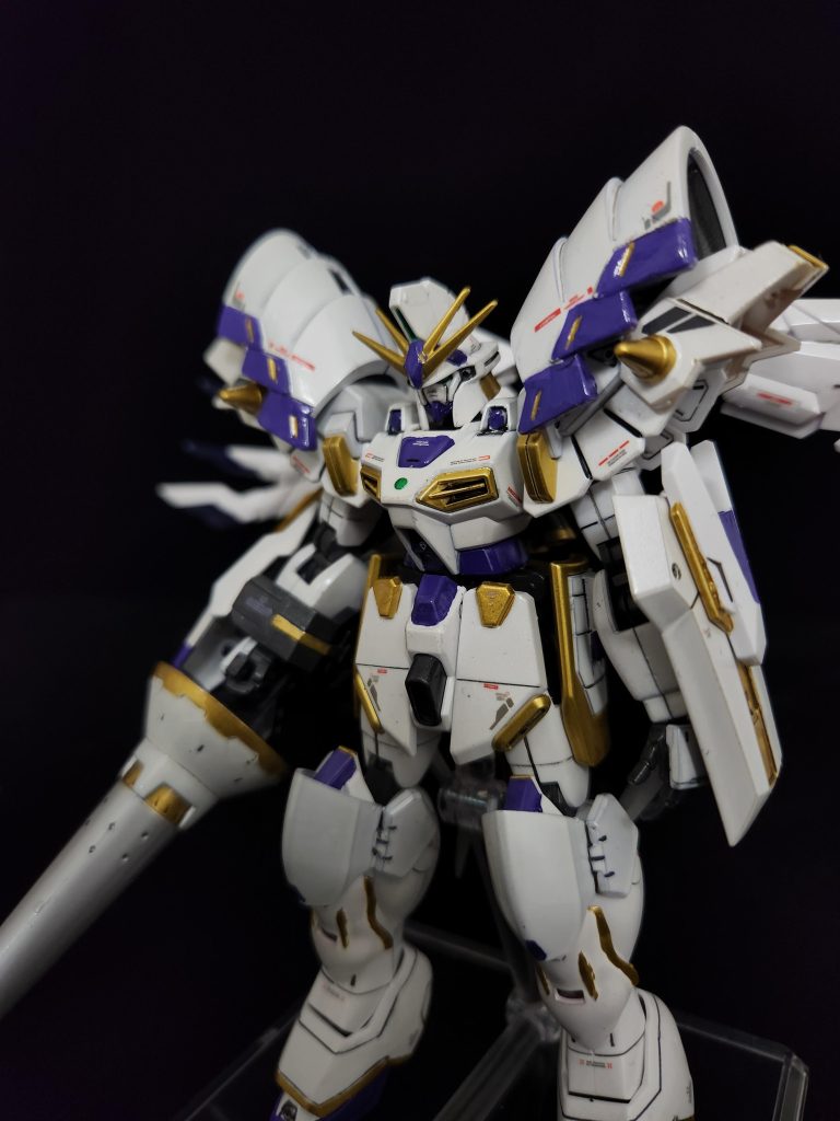 防御力に特化した機体。装甲強度においては5機中最高の防御力を持ち、過酷な環境に適応できる。また戦闘よりも指揮に重点を置いているためリーダー的ポジションの機体となる。