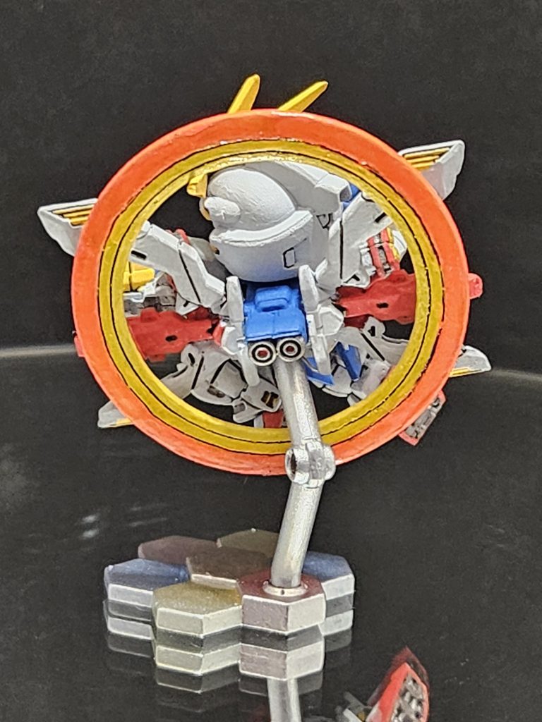 バックショット。背中のオーラをアニメ絵の様に3色構成にしたくてスジボリしたけど、丸って難しいですよね…😭