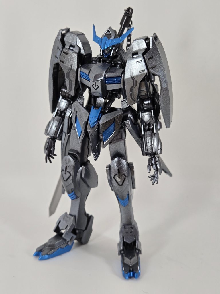 基本はノーマルのバルバトスをベースに腕部と腰部をルプス、肩を指揮官機のグレイズリッターにしてます。