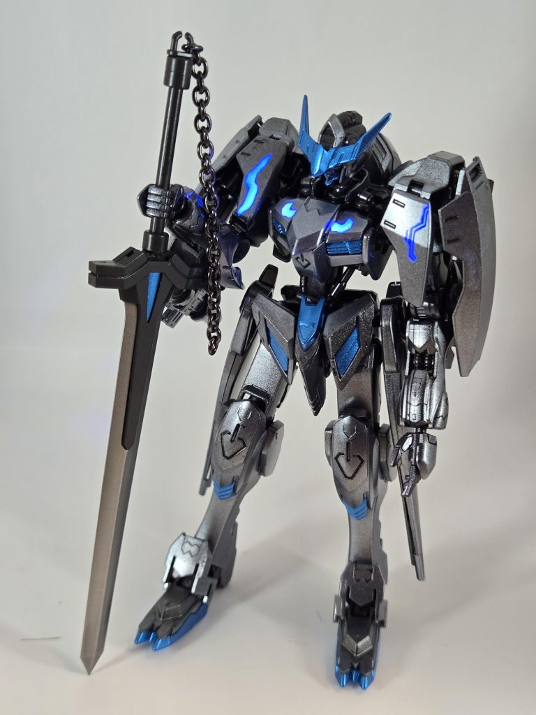 機体に付いているラインデカールはブラックライトで青く光ります!