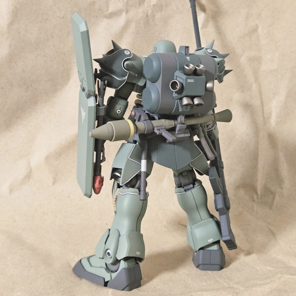 武装盛りまくりの背中両肩のトゲは鋭く尖らせた