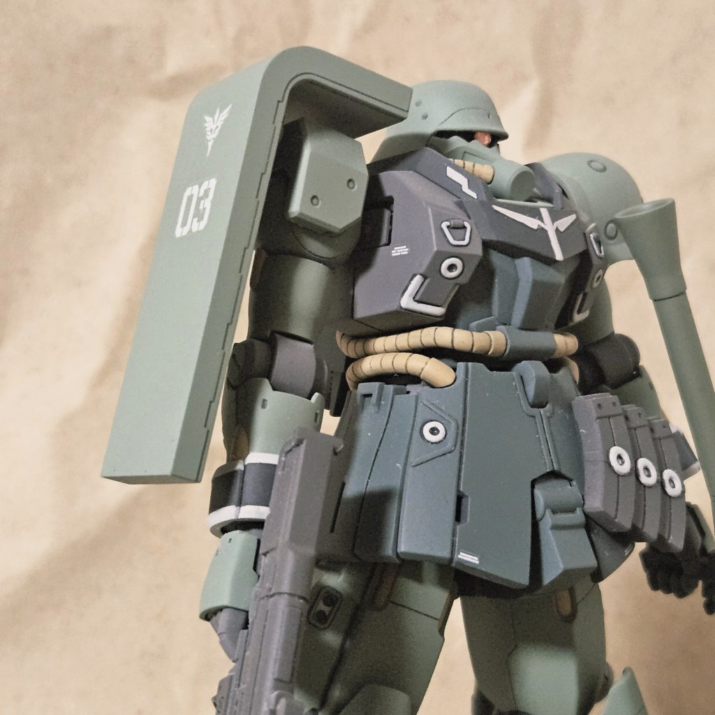 モノアイはHアイズ＋メタルシールでギラギラ光る！マガジン裏の肉抜きもちゃんと埋めています