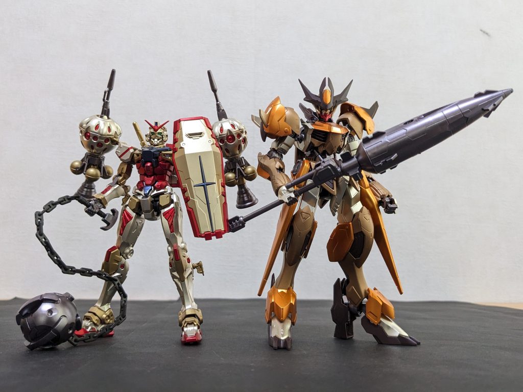 金色の機体並べてみた同じ金系でも使用カラーが違うと印象ガラッと変わりますね。たまたまですがどっちも元々は赤ですが。