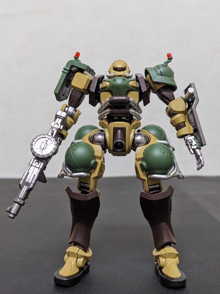 おもしれ〜ザク😁正面です。番組始まる前の予告で、一瞬ザクらしき機体が映っていたのはコイツでしたね😉「今度のはザクも出るのか⁉️」と思ってましたが、終わって見たら、予想だにしない驚愕の世界観とストーリー‼️でしたね。