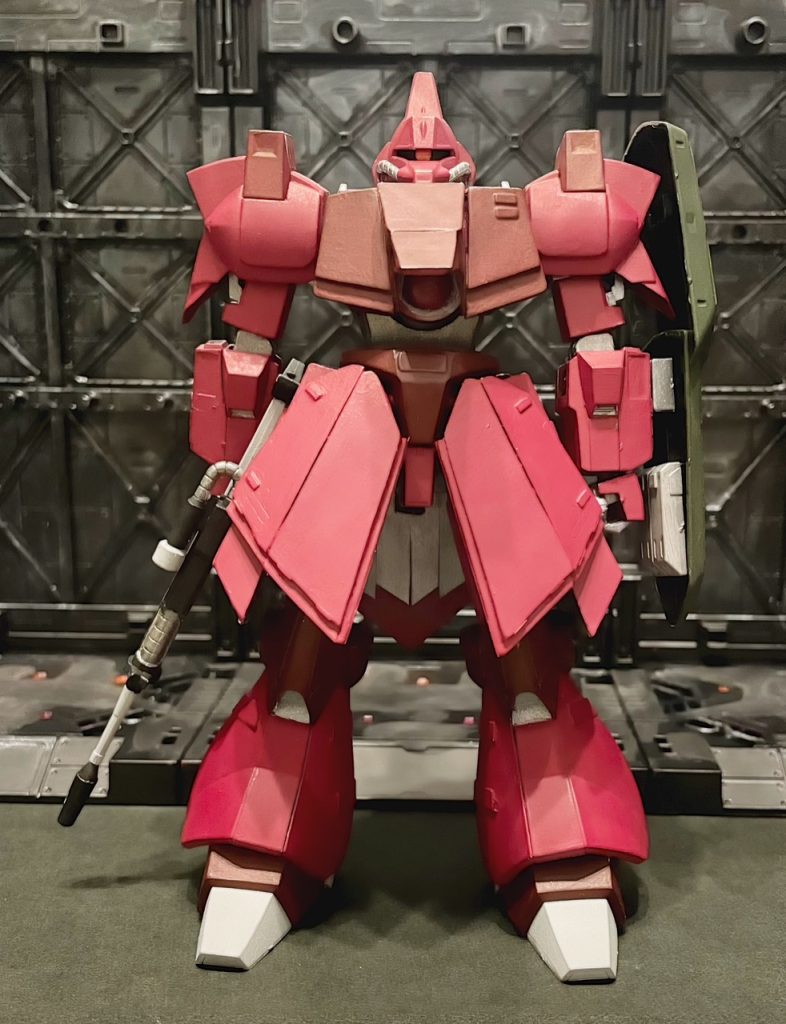 正面からのこだわりは大型のスカートとチラリと見えるリアスカートの内部装甲です。気に入っております。