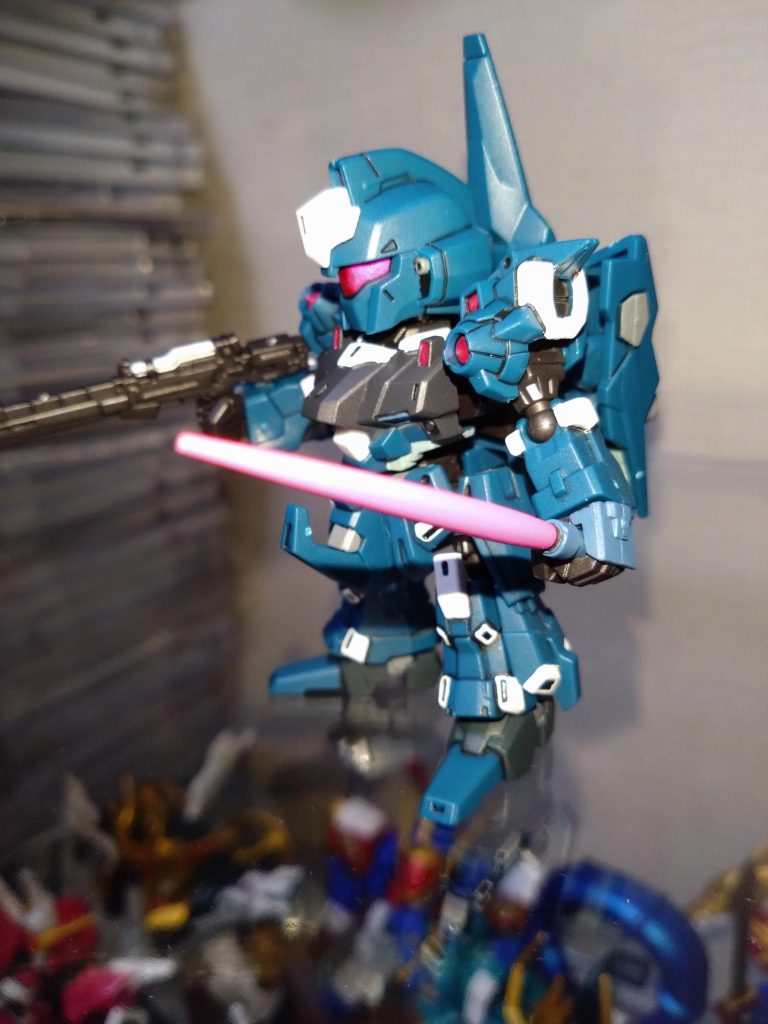 水性ホビーカラーはグレー、ミディアムブルー、ライトブルー、ホワイト等、エナメル塗料のブラックも使用しました。