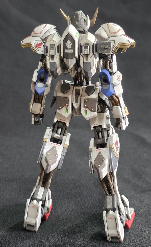 尻とふくらはぎは鉄板で補強してある設定にしました。バックパックは、武器ジョイントパーツをバックパック側面に移動。ディテールアップパーツで穴を塞ぎました。