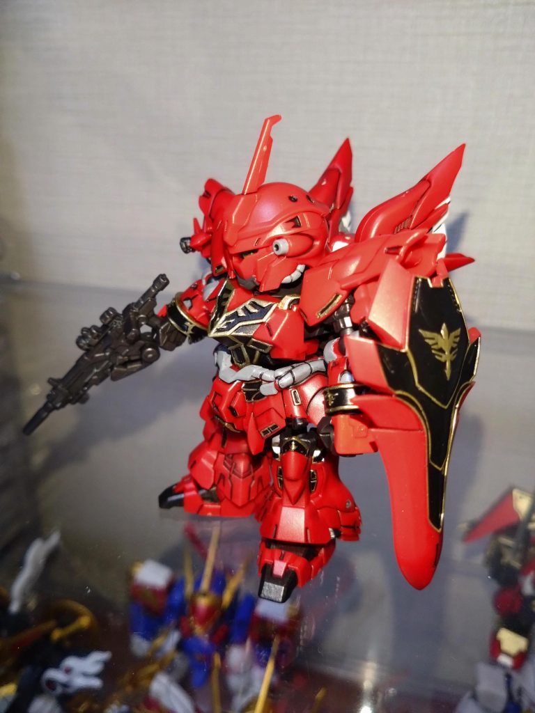 エングレービング部分はゼウスシルエットゴールドを下地にして、エナメル塗料のブラックを塗り、拭き取って仕上げました。